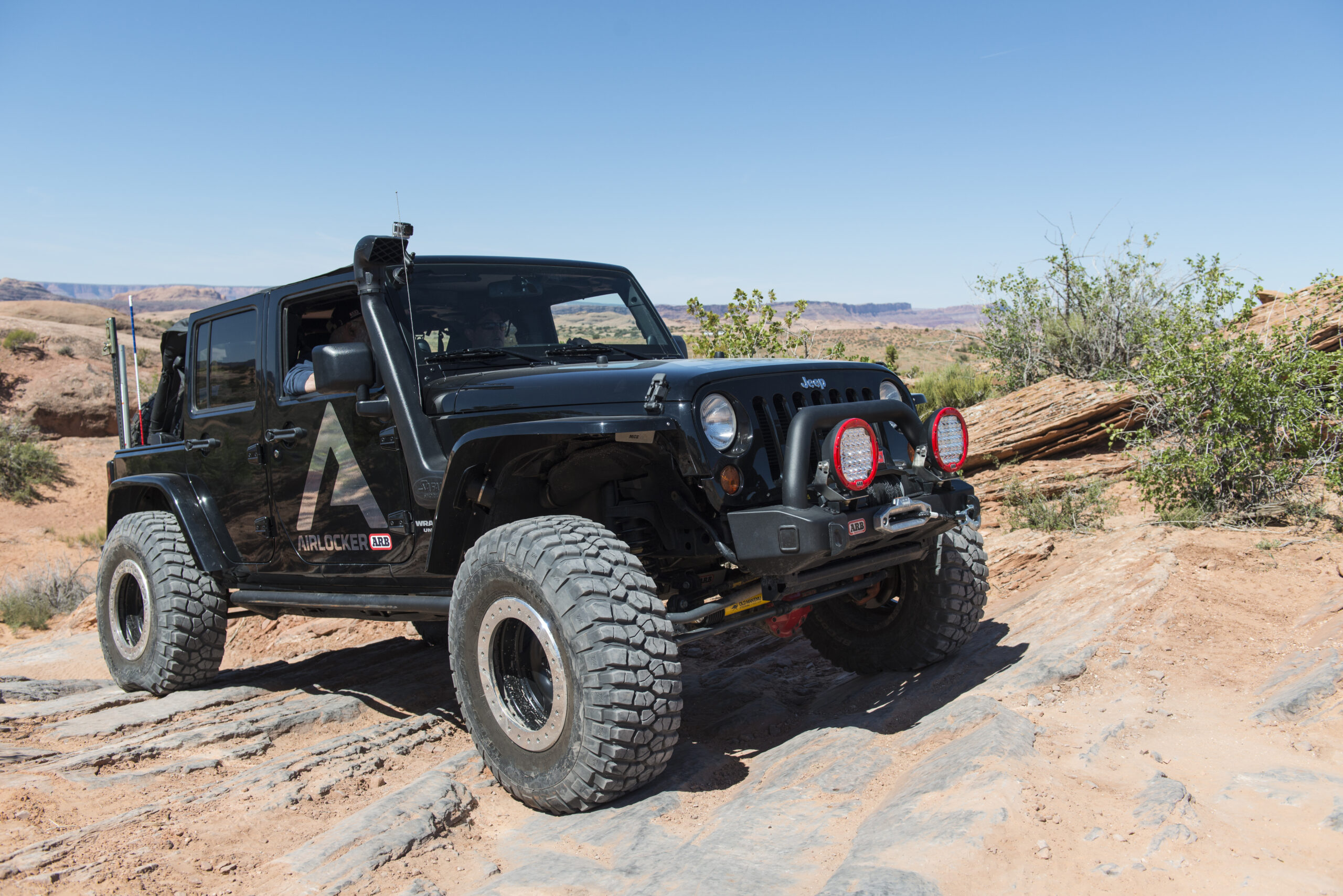 ARB black steel sidebar (textured coat) for Jeep Wrangler JK 4 door - Trail  Nomad